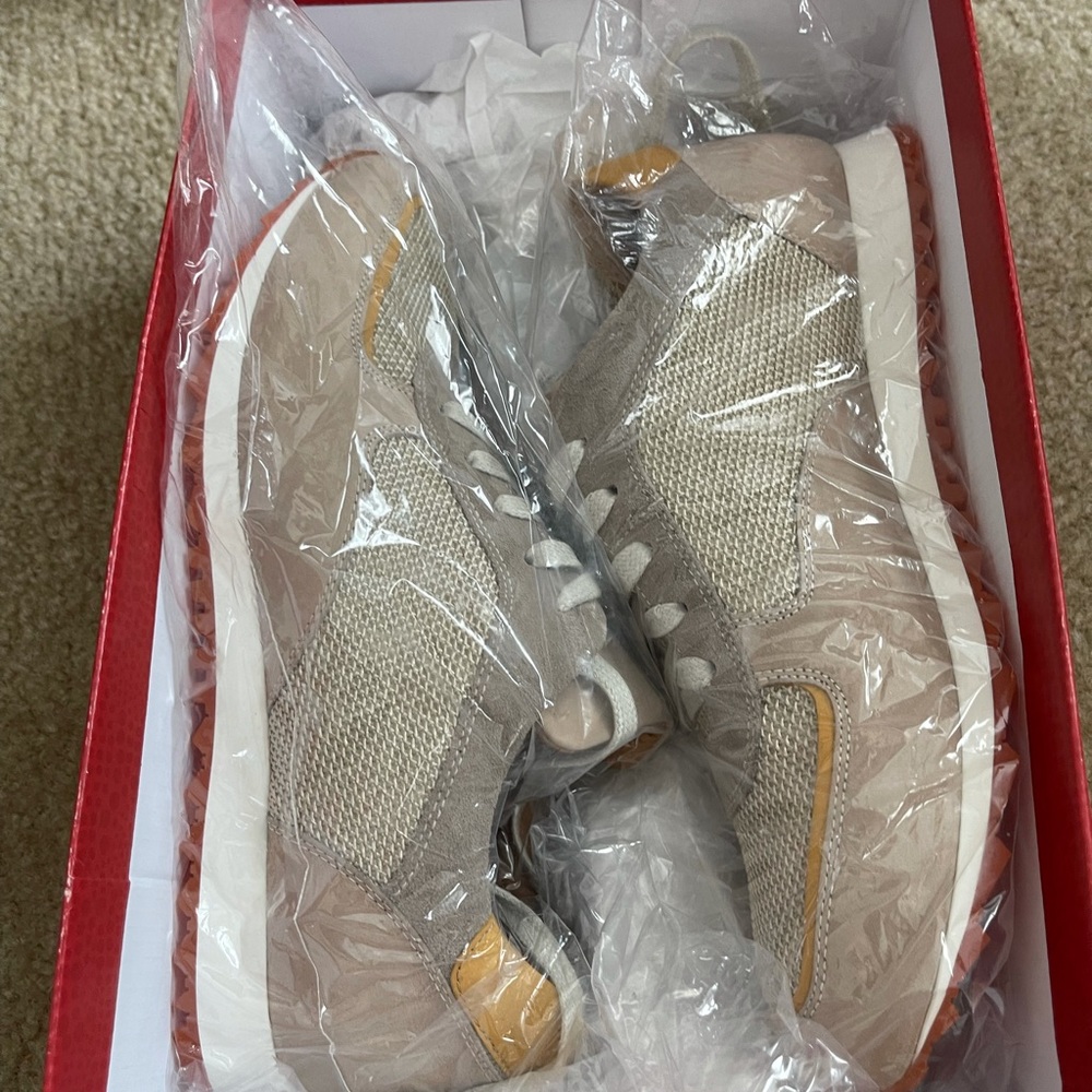 Brand new Donald J Pliner casual sneakers